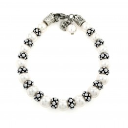 Pearls bracelet with dotted elements