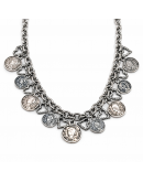 Ineinander verschlungene Halskette mit Münzen und Herzen