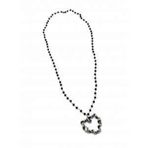 Collier d'onyx à facettes et cœur de serpent