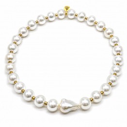 Collier de perles avec une perle baroque 