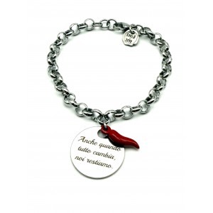 Bracelet avec phrase gravée et porte-bonheur